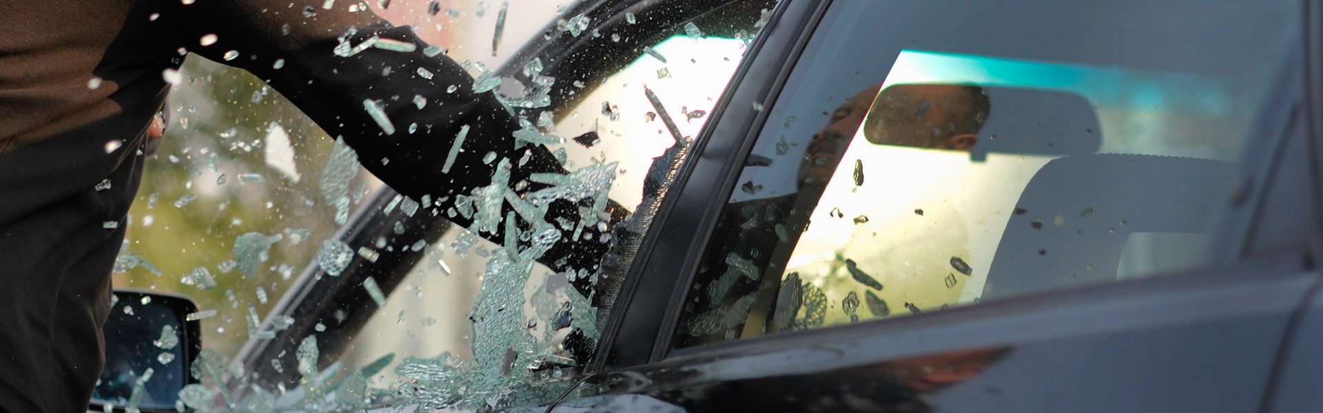 Pose de film de sécurité anti car jacking sur les vitrages automobiles -  Filmeo